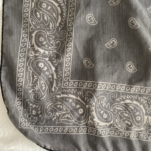Dark brown paisley kerchief / bandana - Picture 15 of 17